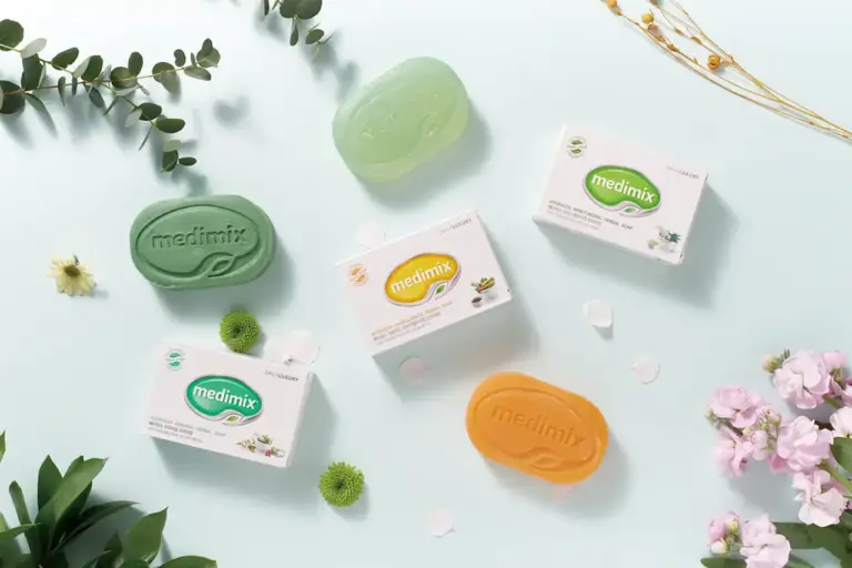 Bindi 1 Hộp tinh dầu đi kèm với sản phẩm này có thể phun ra hương thơm lên đến 2200 lần và giữ cho không gian của bạn thơm mát trong suốt 60 ngày.